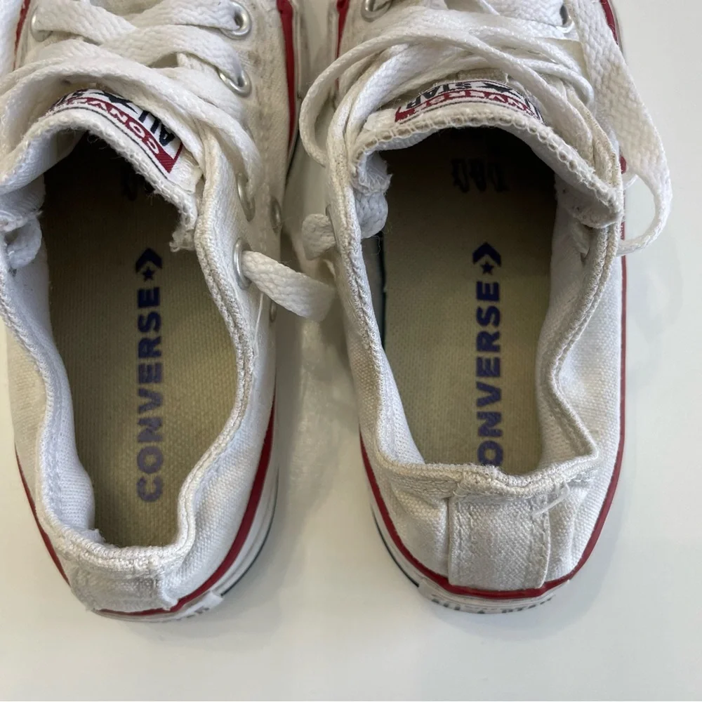 Converse Kids Chuck Taylor White Canvas Low Top All Star Sneakers, size 11